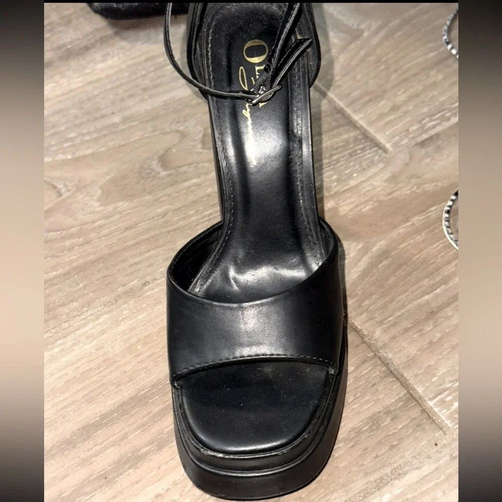 Olivia Ferragamo Black Square Peep Toe Platform Chunky Heel with Ankle Strap 7